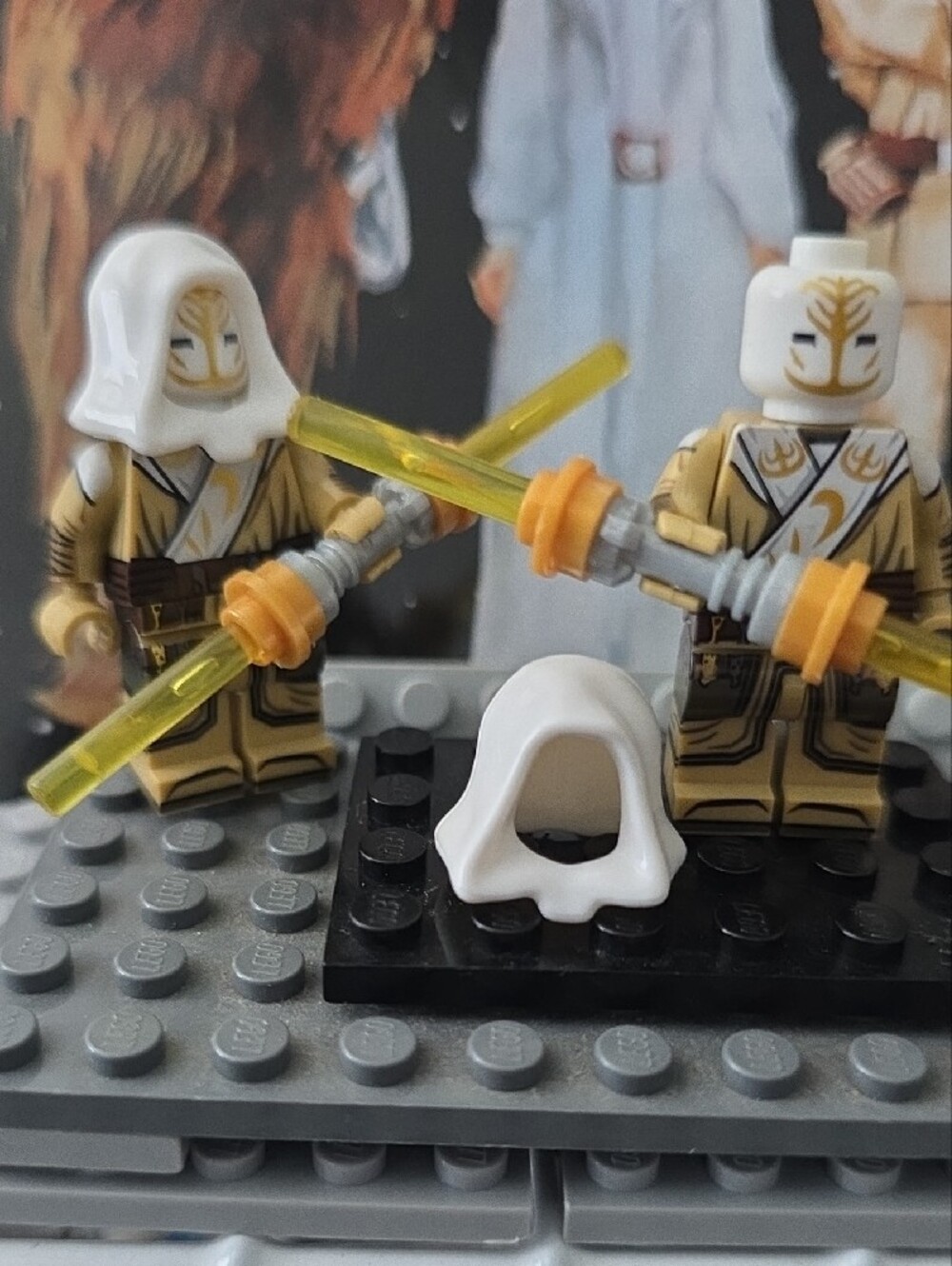 CUSTOM Star Wars Jedi Temple Guard Minifigure with Gold Lightsaber - Picture 6 of 7